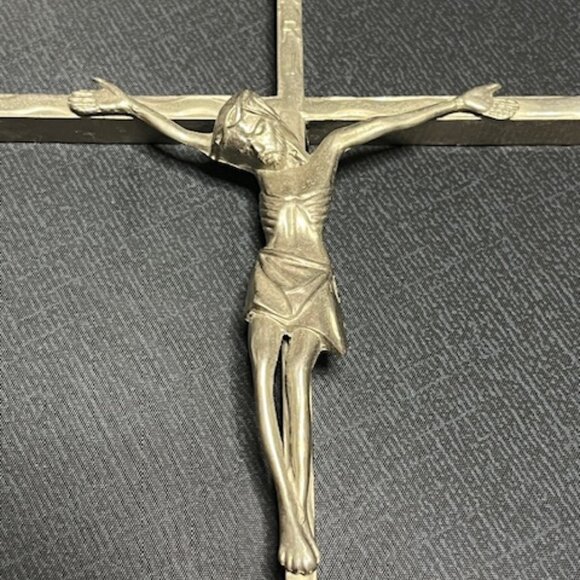 VTG Silver Tone Metal Jesus on Cross Crucifix Wall Hanging Religious 7.75"x4.5" - Picture 4 of 16
